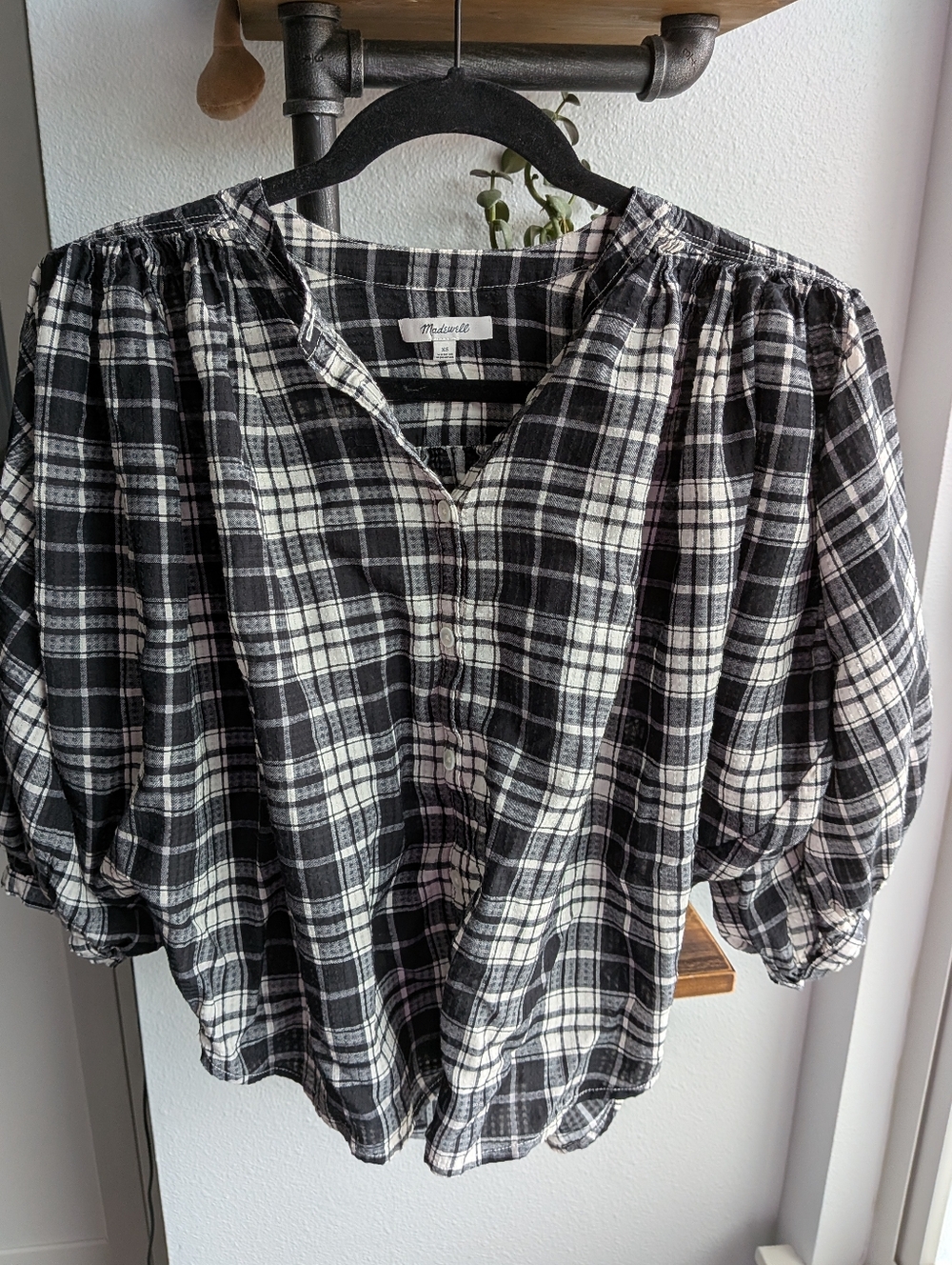 Madewell Shirred Crewneck Button-Up Top in Plaid  XS - Style NY3